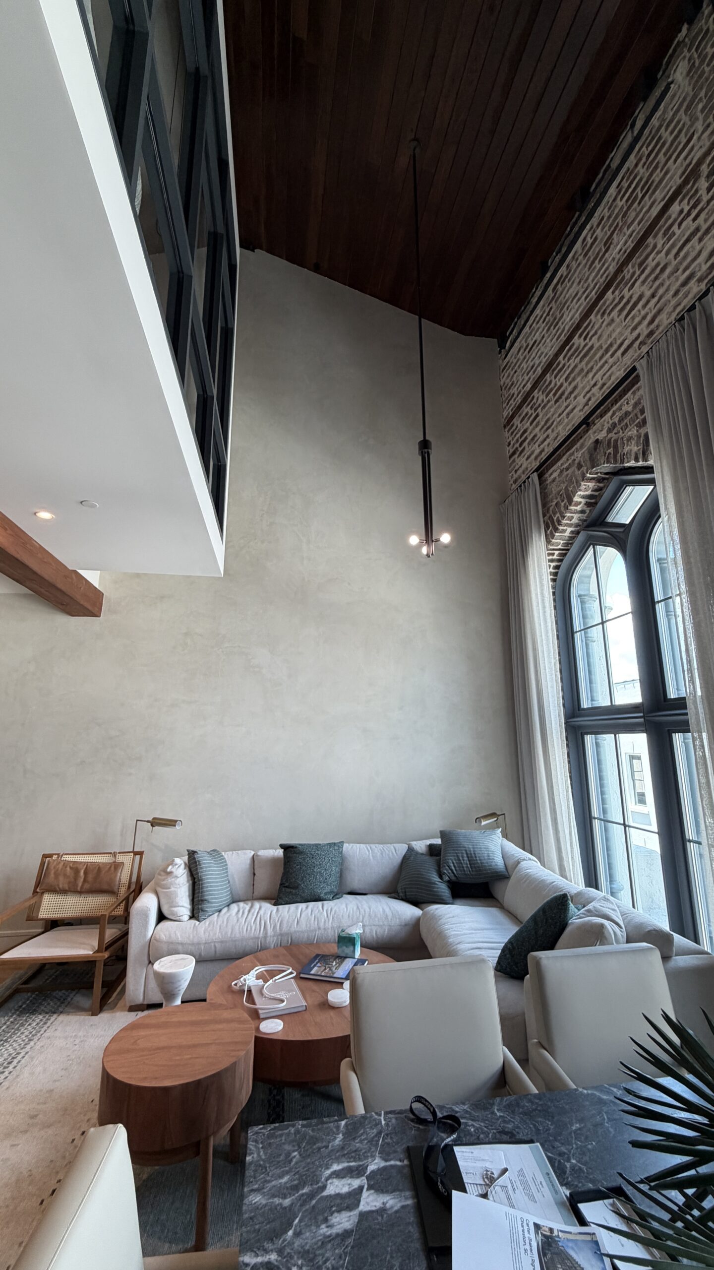 Venetian Plaster Stucco Charleston Downtown King St. Interior (Color: Schoolhouse White)