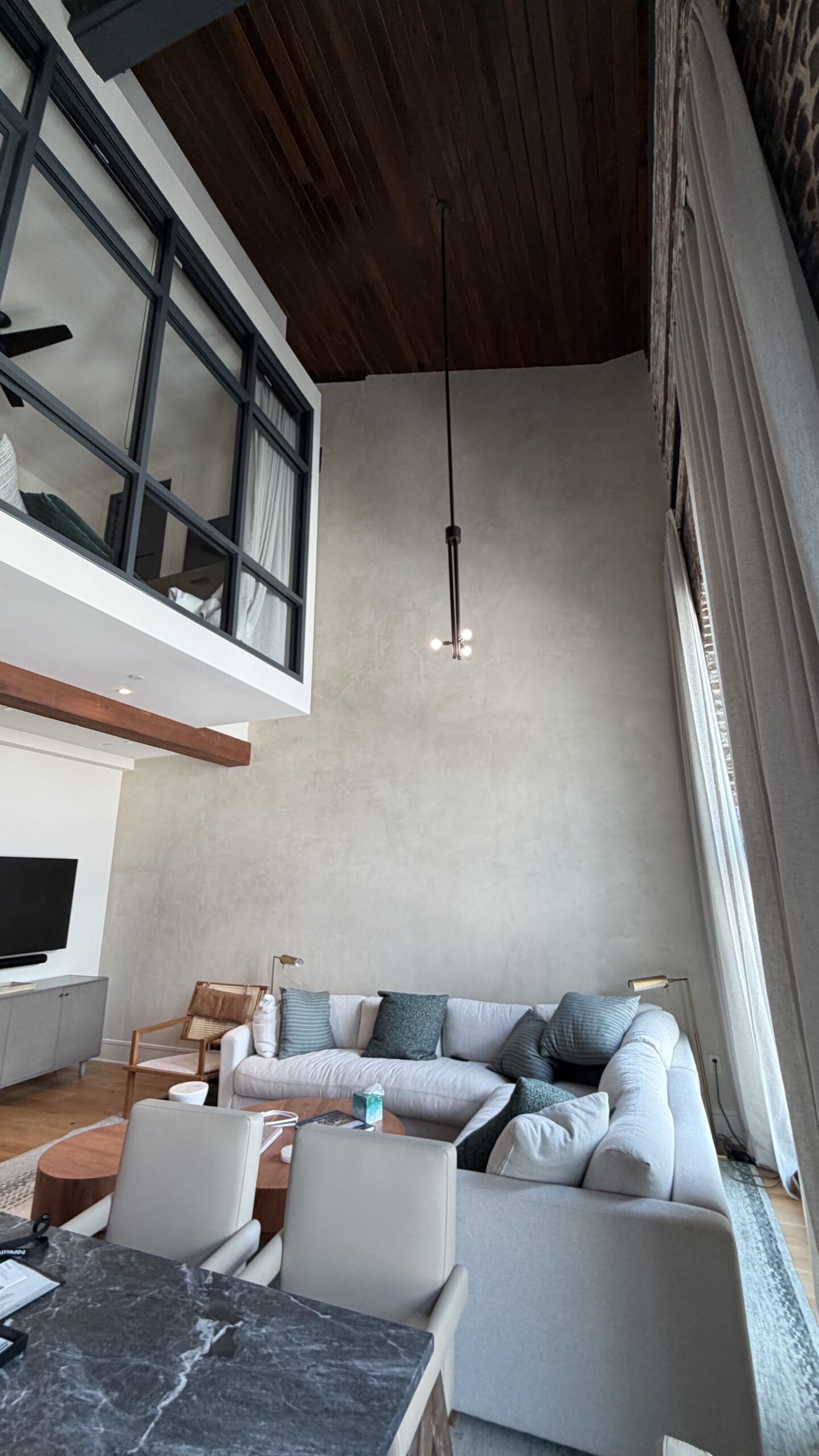 Venetian Plaster Stucco Charleston Downtown King St. Interior (Color: Schoolhouse White)